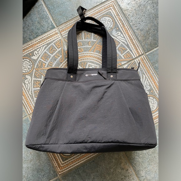 Lululemon Throwback Triple-Zip Duffle Bag 25L - Picture 7 of 12